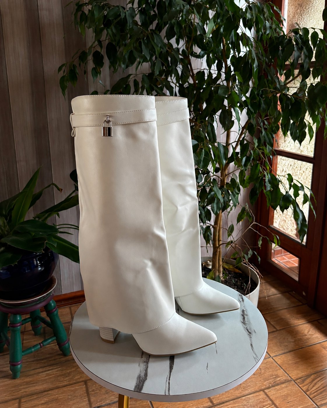 Bota Blanca Con Candado Chico